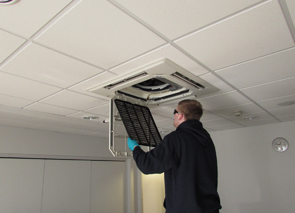 Universal Cooling engineer carrying out planned maintenance on a commercial air conditioning unit